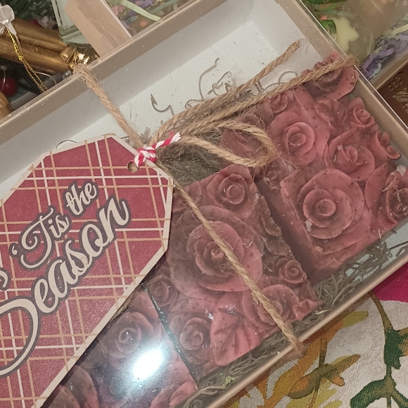 Just Smell The  Roses Soap Box Set of 3 Soaps - Picture 2 of 2